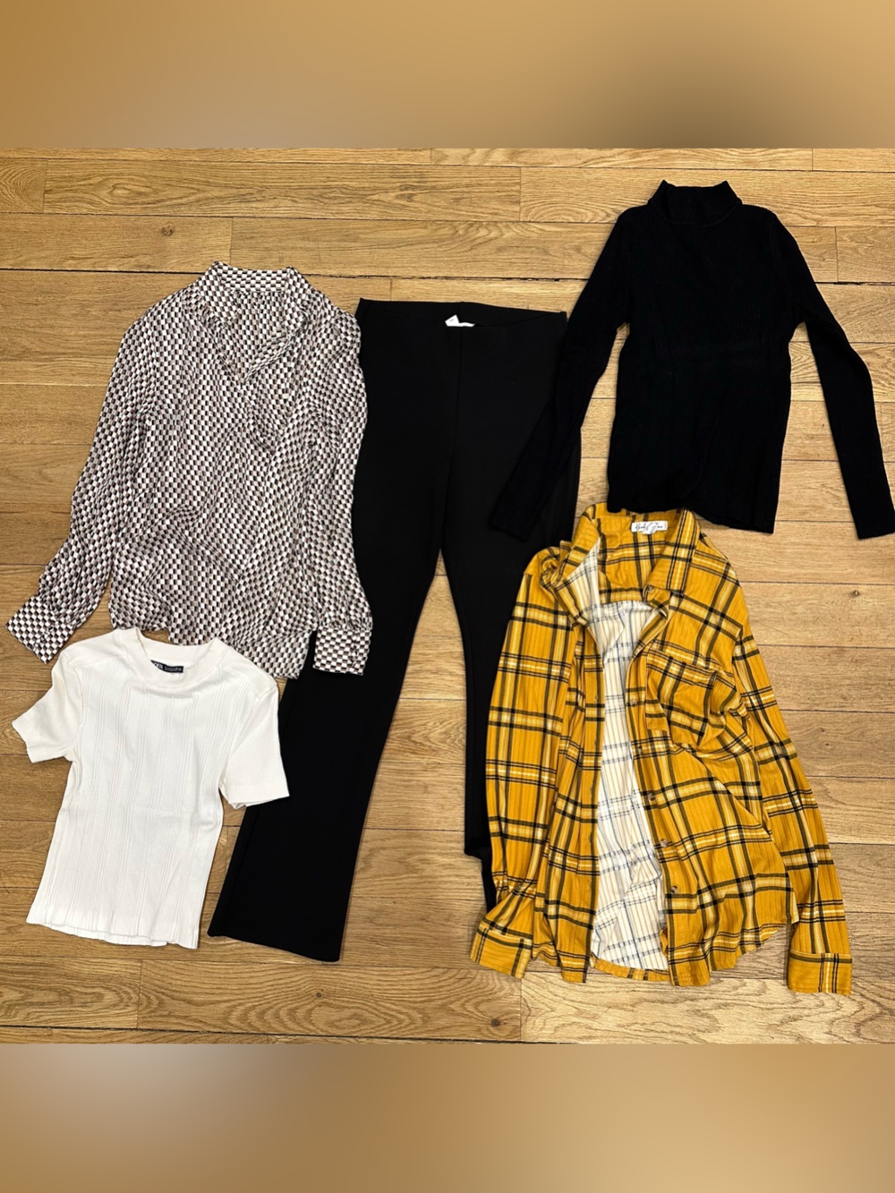 WOMEN’S CLOTHING BUNDLE SIZE S/M